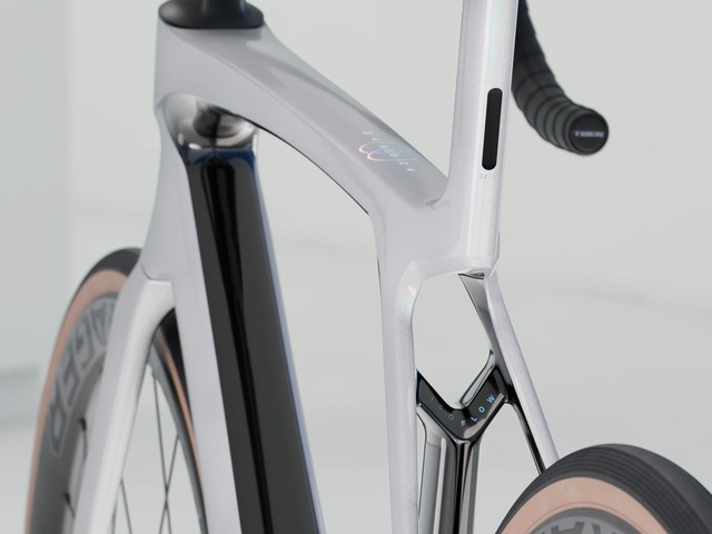 Trek Madone SL6 - Gen 8 - 105 Di2 M/L White Prismatic 