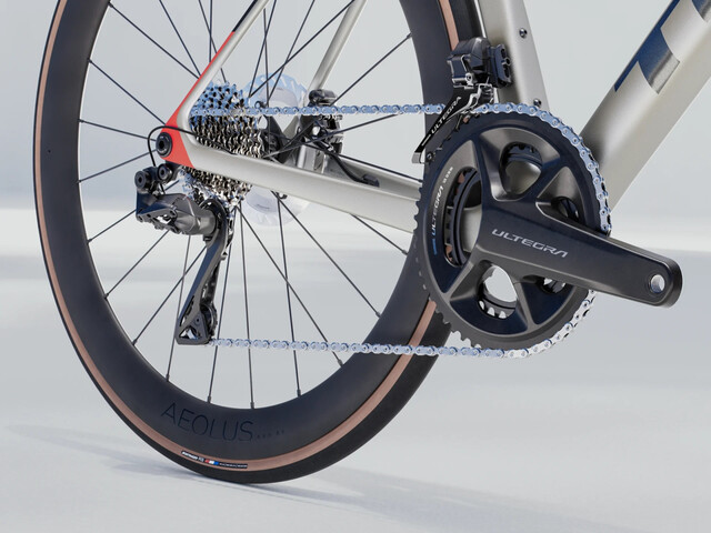 Trek Madone SL7 - Gen 8 - Ultegra Di2 Matte Lunar Silver 