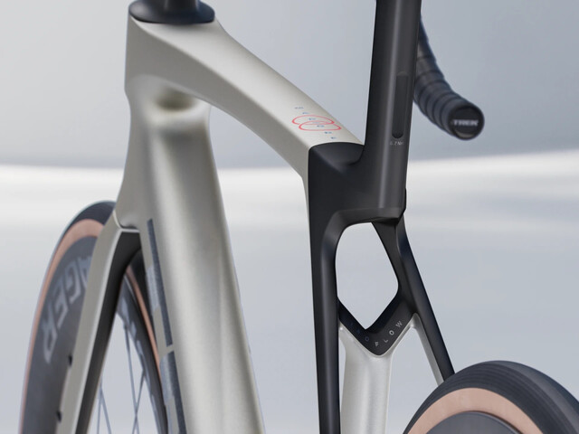 Trek Madone SL7 - Gen 8 Ultegra Di2 M Matte Lunar Silver 