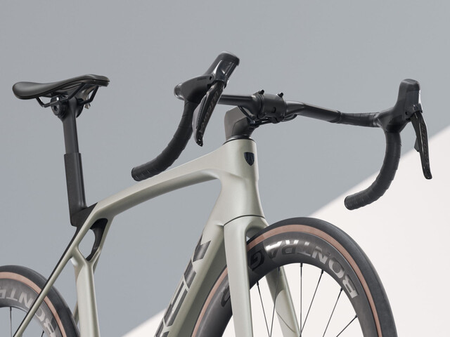 Trek Madone SL7 - Gen 8 Ultegra Di2 M Matte Lunar Silver 