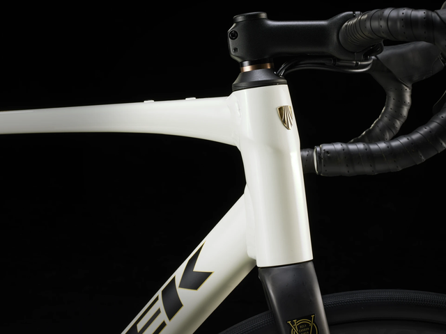 Trek Domane AL 4 Gen 4 - 61 Era White 