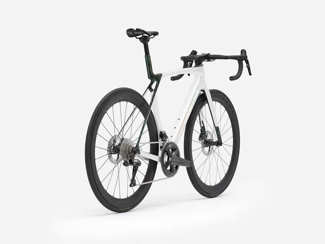 Trek Madone SL 7 Gen 8 - Ultegra Di2 XL Gloss Crystal White/Matte Deep Smoke 