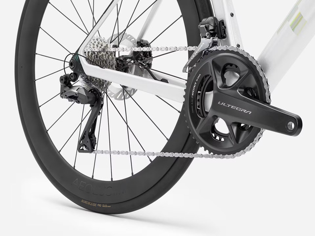 Trek Madone SL 7 Gen 8 - Ultegra Di2 XL Gloss Crystal White/Matte Deep Smoke 