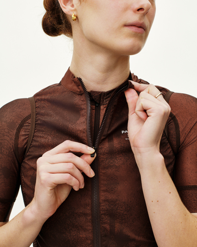 Pas Normal Studios Women's Mechanism S Stow Away Gilet - AOP Light Brown 