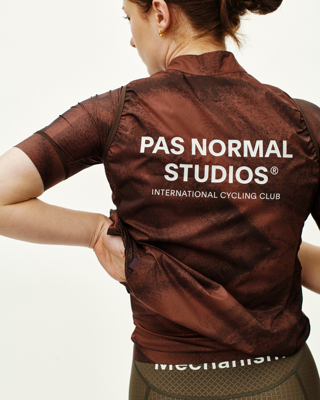 Pas Normal Studios Women's Mechanism S Stow Away Gilet - AOP Light Brown 