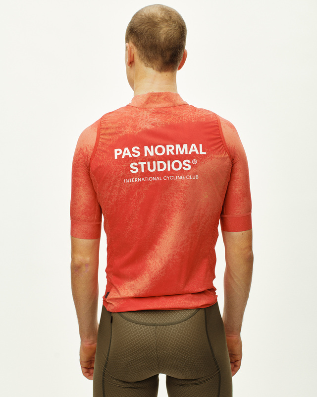Pas Normal Studios Mechanism Stow Away Gilet - AOP Hibiscus Orange S 