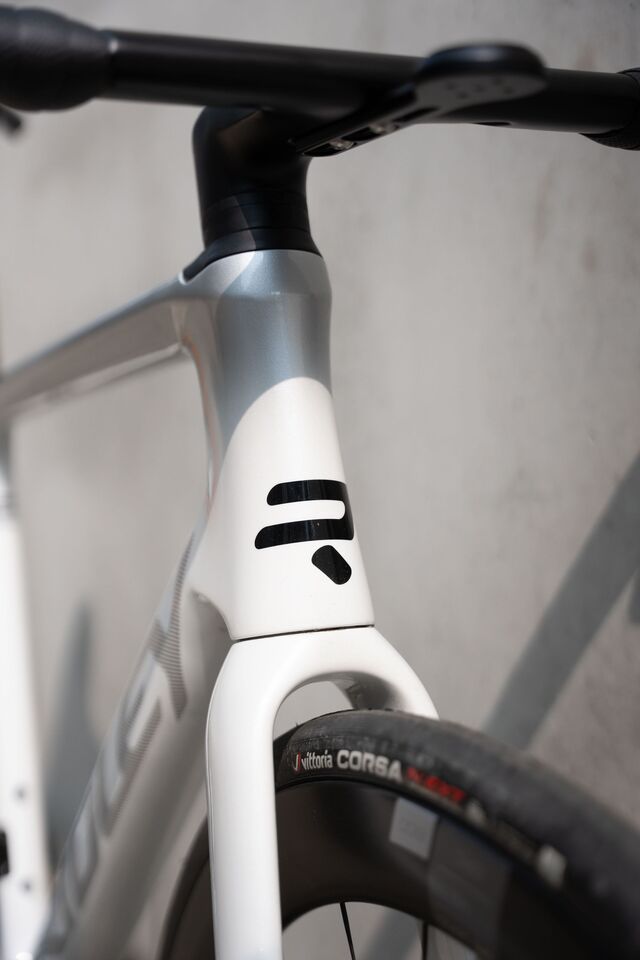Ridley FALCN - 105 Di2 / Forza CR38 XS Pearl White/Silver 