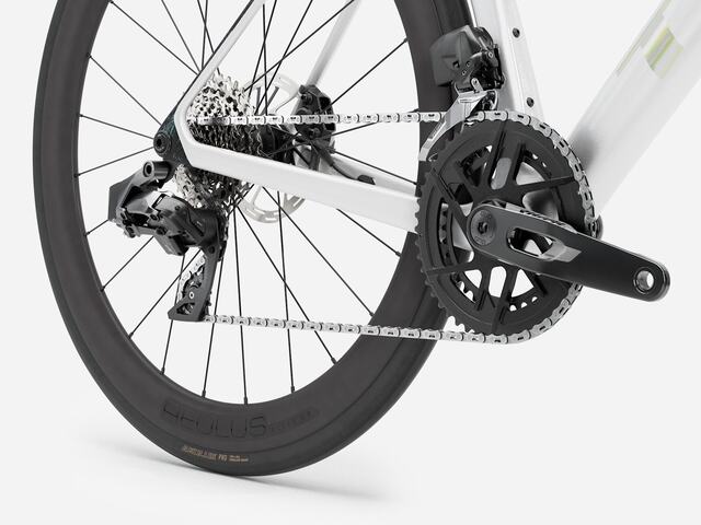 Trek Madone SL 6 AXS Gen 8 XS Gloss Crystal White/Matte Deep Smoke 