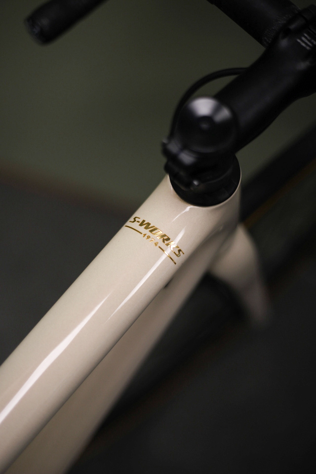 S-Works Aethos - Force AXS m/ Wattmåler Gloss Sand/Brushed Gold Foil - Demo 52cm 