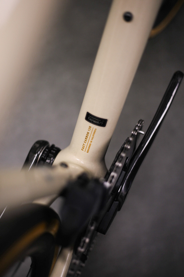 S-Works Aethos - Force AXS m/ Wattmåler Gloss Sand/Brushed Gold Foil - Demo 52cm 